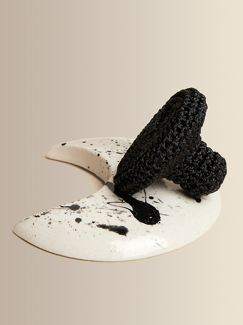 Dehiya Black Mihakka on Speckled Ceramic Holder